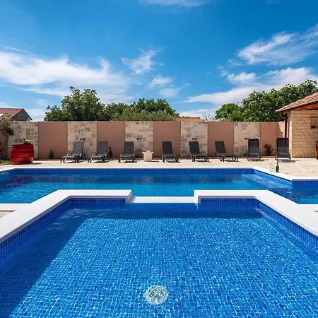 Poolincluded Lana *